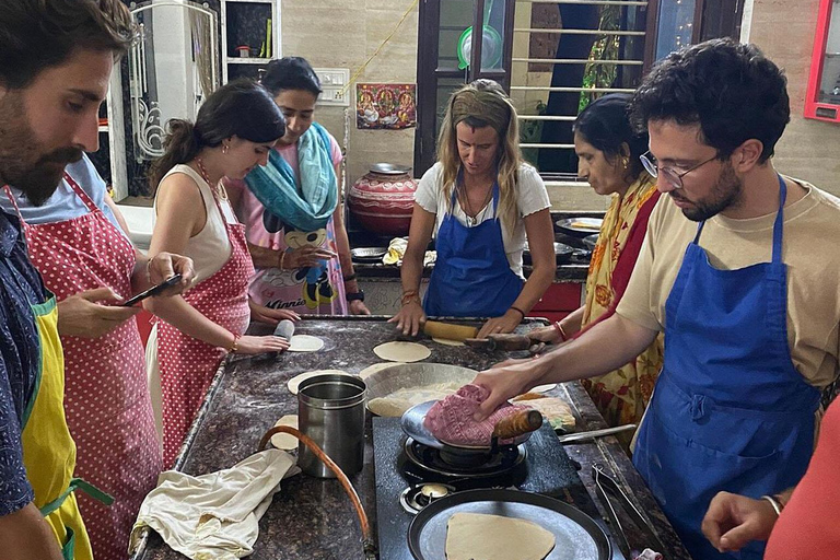 Udaipur: Autentisk indisk matlagningskurs med lunch eller middag