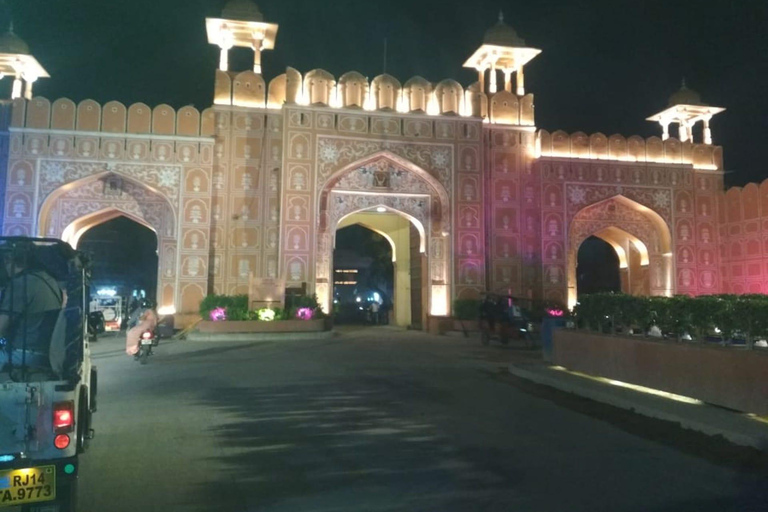 Jaipur : Visite nocturne d&#039;Amer et de la ville rose en jeep à ciel ouvert.