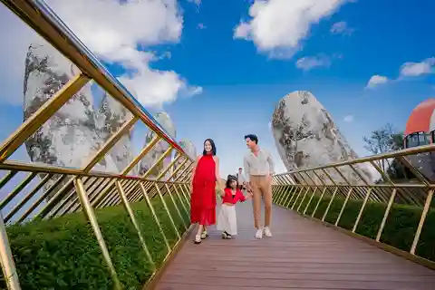 Da Nang: Paseo en teleférico por las colinas de Ba Na con almuerzo buffet