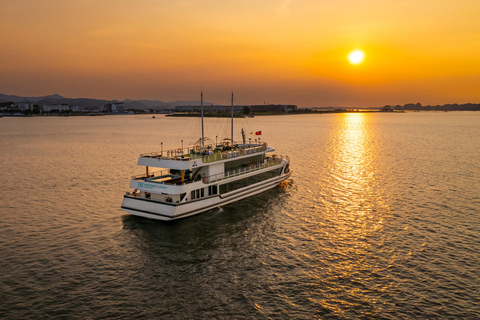 From Hanoi: Halong Bay Day Cruise with Lunch & Kayaking Halong Luxury Cruise+Limousine Bus (max 22 pax)+Set Menu