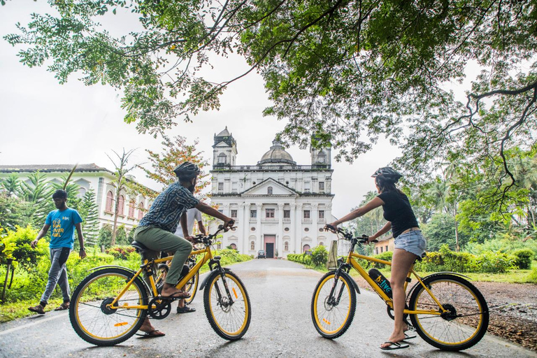 Goa: Goa Vieja y la Isla de Divar Recorrido en E-Bike con Aperitivos