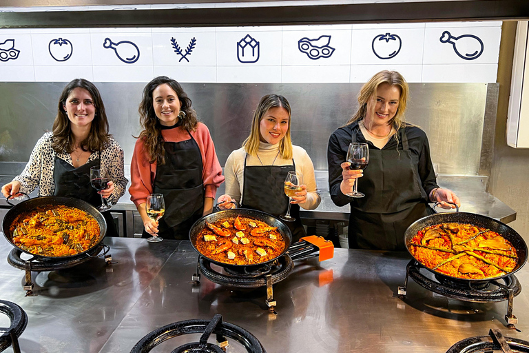 Valencia: Paella Cooking Class with Central Market Tour Paella Cooking Class in English