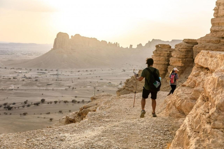 Riyadh: Edge of the World Hiking, Camel Ride, and Cave Tour