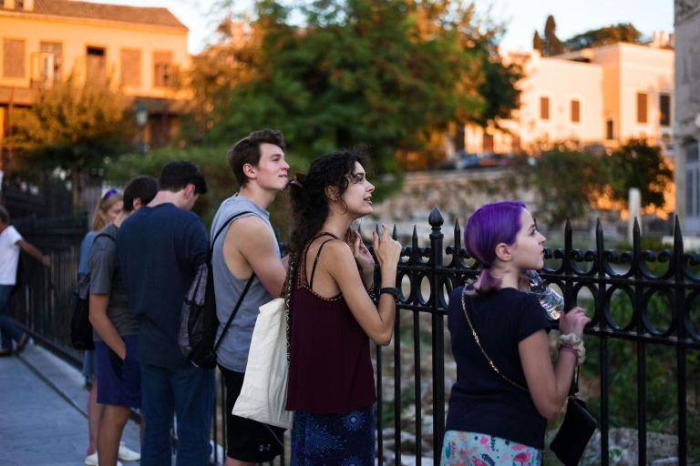 Athènes: visite à pied en soirée et dîner MezeAthènes: visite privée à pied et dîner Meze
