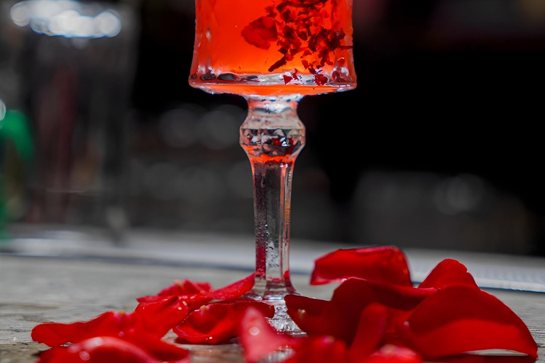 Mix Cocktails & Hidden Bar Scavenger Hunt In Chinatown