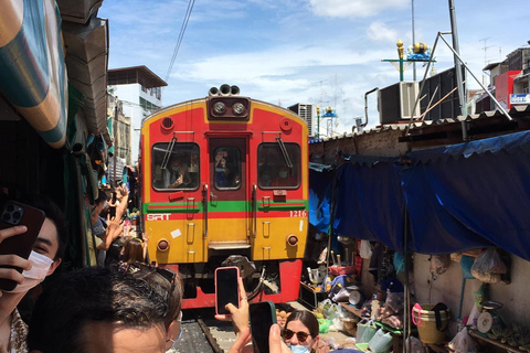 Bangkok: Grand Palace, Wat Pho, Train & Floating Market Tour