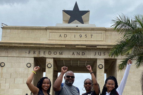 Accra: Guided City Tour with Beach Visit