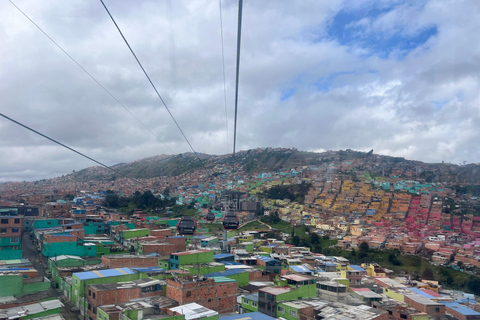 Bogotá: El Paraíso and Cable Car Favelas Tour