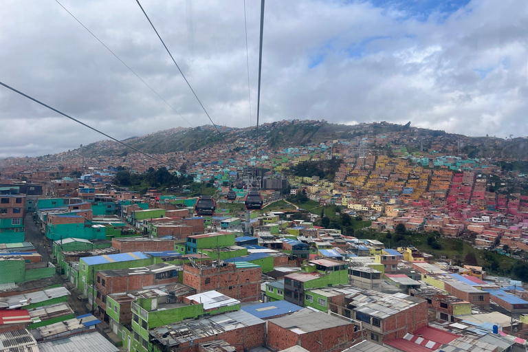 Bogotá: El Paraíso and Cable Car Favelas Tour