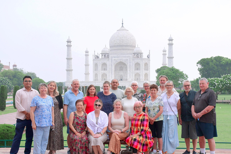 Tour privato di mezza giornata ad Agra con itinerario personalizzatoTour privato di mezza giornata ad Agra con Taj Mahal e mercato dei souvenir