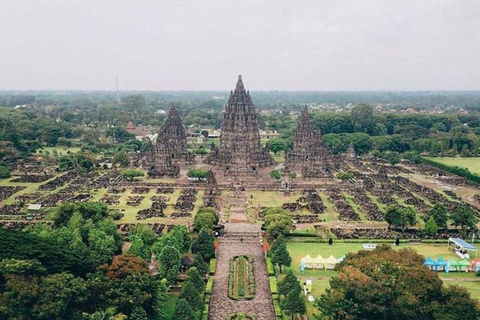 Yogyakarta: Borobudur climb-up guarantee & Prambanan temple Sharing: Borobudur climb-up guarantee & Prambanan temple