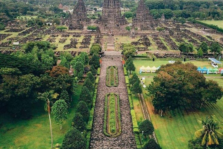 Yogyakarta: Borobudur climb-up guarantee & Prambanan temple Sharing: Borobudur climb-up guarantee & Prambanan temple