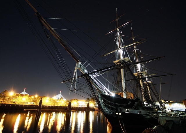 Boston: North End Night Tour with Dinner Experience