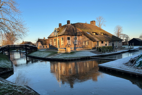 From Amsterdam: Giethoorn Small Group Tour with Boat Ride