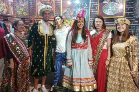 Excursão guiada de meio dia ao Bollywood StudioTour em Bollywood com tour em favelas