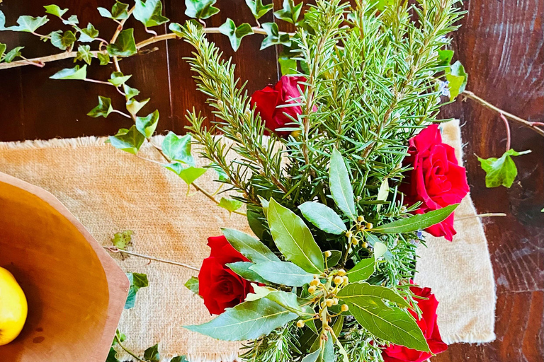 Winery tour and Tuscan wine tasting with culinary specialties