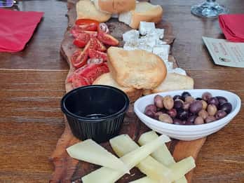Creta: tour di 2 cantine con degustazione di vini e pranzo