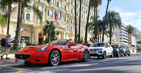 Cannes: private Ferrari Big Tour nach Juan Les Pins und Antibes