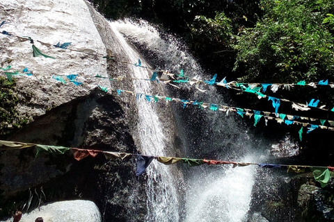 كاتماندو: جولة في الحديقة الخضراء والشلالات