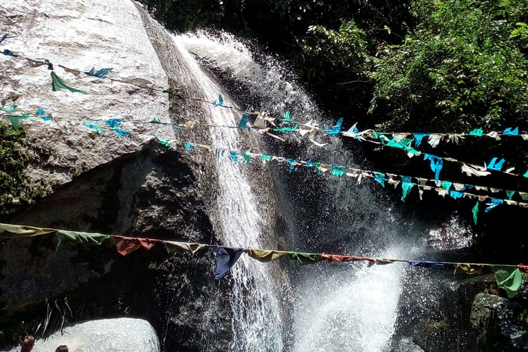 كاتماندو: جولة في الحديقة الخضراء والشلالات