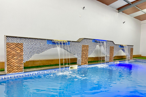 Oman: 5-Day Adventure Tour with Forts, Souqs & Mountains