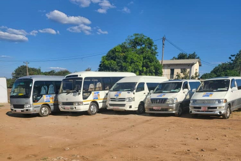 Livingstone: Airport Pickup & Victoria Falls Tour With language Guide