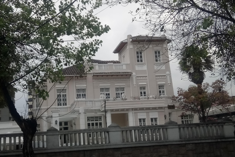 Quito - La Mariscal District: heritage houses and the artisan market 2 Short