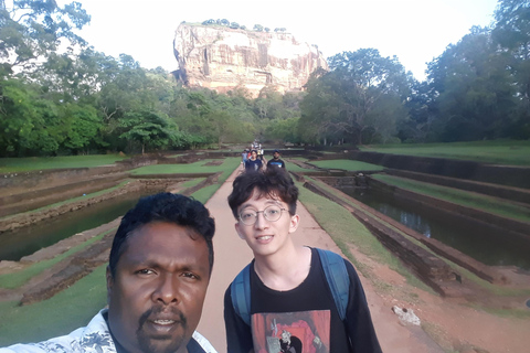 Tour di un giorno personalizzato; Sigiriya e Polonnaruwa da Kandy