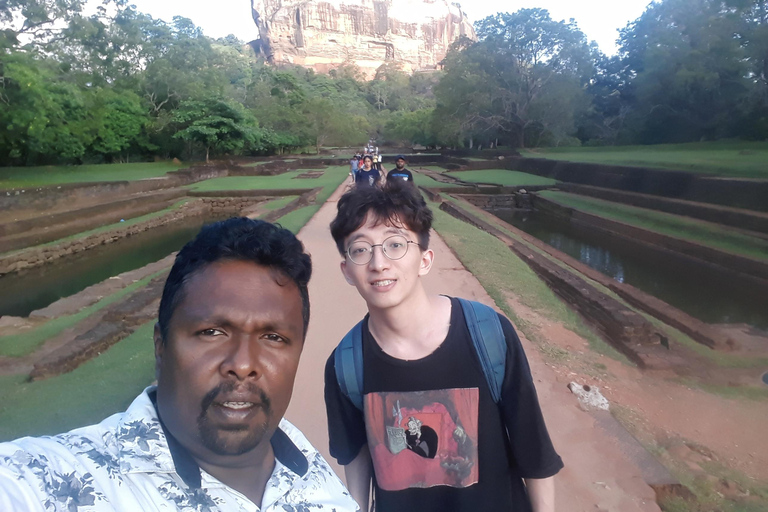 Personlig dagstur; Sigiriya och Polonnaruwa från Kandy