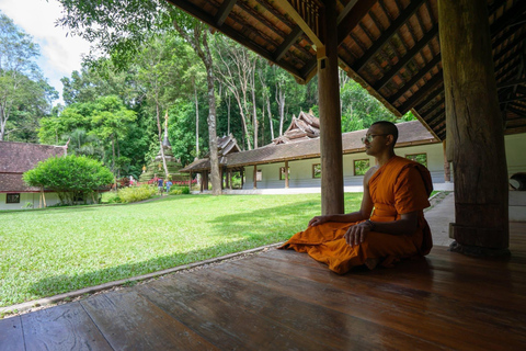 Chiang Mai: Doi Suthep Sunset & Hidden Temple with Guide