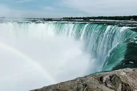 Wycieczka z przewodnikiem do wodospadu Niagara z rejsem statkiem, podróżą i wieżą