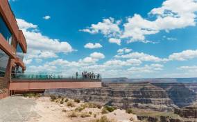 Las Vegas: Grand Canyon West and Hoover Dam Tour with Meals