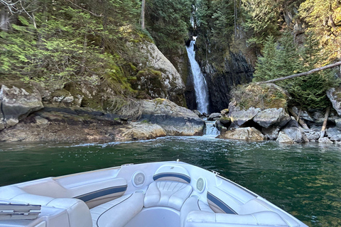 Vancouver: Private Granite Falls Boat Tour