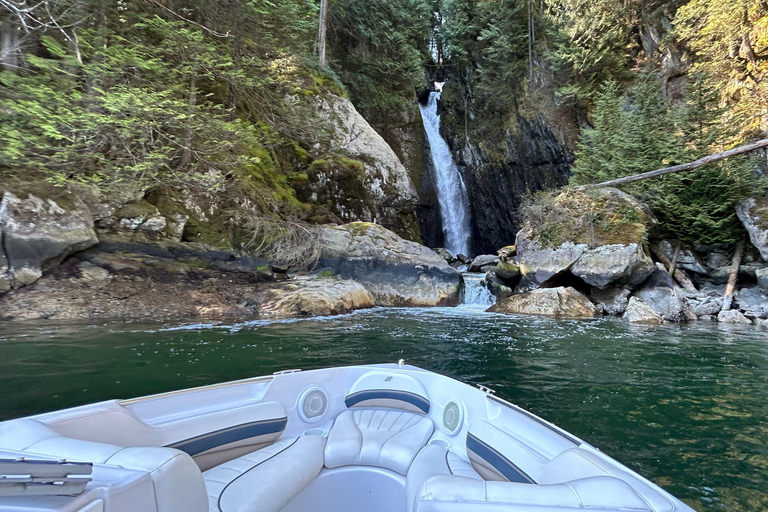 Vancouver: Private Granite Falls Boat Tour