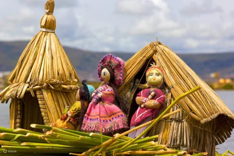 Desde Puno: Excursión a los Uros y la Isla de Taquile + Almuerzo y Entrada