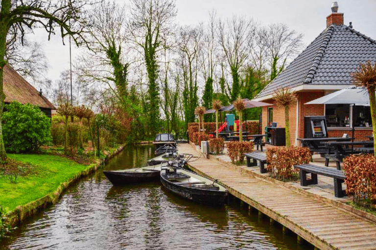 Från Amsterdam: Guidad dagsutflykt till Giethoorn med kanalkryssning