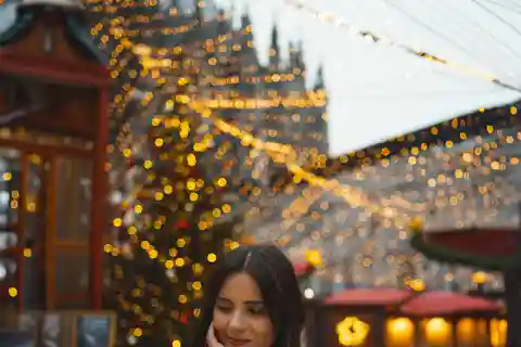 Sesión fotográfica en el mercado navideño de Colonia con un fotógrafo local