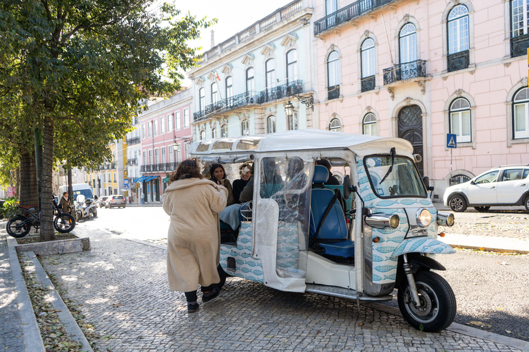 Lizbona: Zwiedzanie zabytków z tuk tukiemZwiedzanie Chiado i Bairro Alto z tuk tukiem