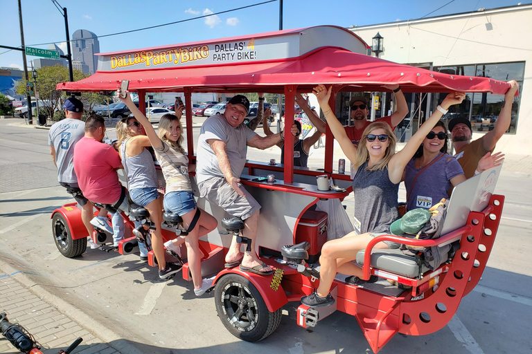 Dallas Party Bike Noleggio privato di gruppi a Deep EllumNoleggio privato di biciclette per feste a Dallas in Deep Ellum