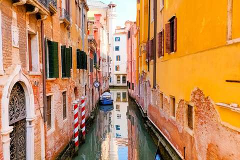 Venice: In the Footsteps of Commissario Brunetti Shared Group Tour in German