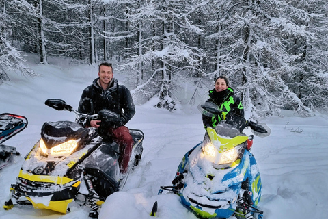 Sneeuwscootertocht vanuit Akureyri met dubbele bestuurderSneeuwscootertocht vanuit Akureyri 2 uur durende tocht voor twee personen