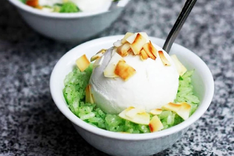 Hanoi: Old Quarter Street Food Tour with 12+ Tastings Small group tour with meeting point and spa experience