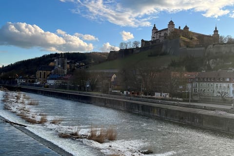 Altstadtführung Würzburg mit Weinverkostung auf der Alten Mainbrücke
