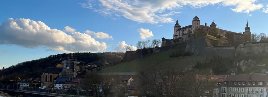 Visite guidée de la vieille ville de Würzburg avec dégustation de vin sur le vieux pont Mainbrücke