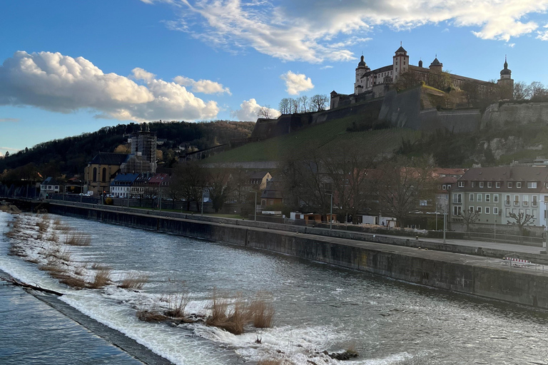 Guided tour of Würzburg Old Town with wine tasting on the old Main Bridge Guided tour of the old town with wine tasting on the old Main Bridge (English)
