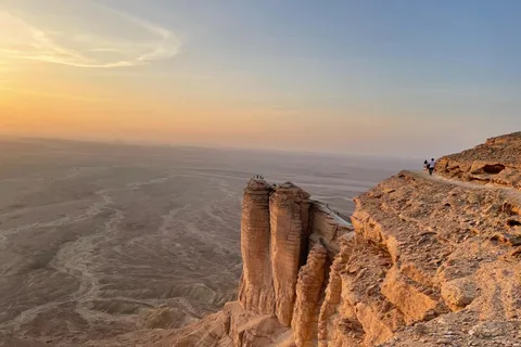 Riyadh: Am Rande der Welt mit Blick auf den Sonnenuntergang und Sternguckerei