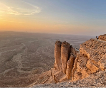Riyadh: Edge Of The World with Sunset View and Stargazing