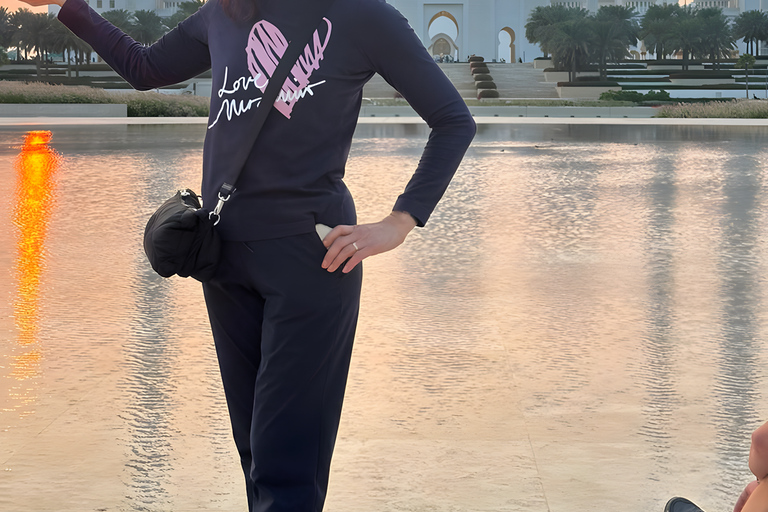 Excursion d&#039;une jounée complète à Abu Dhabi - Grande mosquée, musée du Louvre et plus encoreExcursion d&#039;une journée à Abou Dabi : grande mosquée, musée du Louvre et plus 