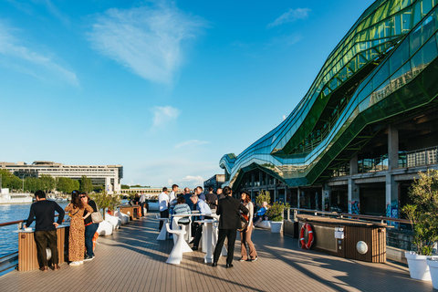 Paris: Gourmetmiddag Gourmetmiddagskryssning på floden Seine med levande musikVIP-utflykt med gourmetmiddag på Seine och levande musik