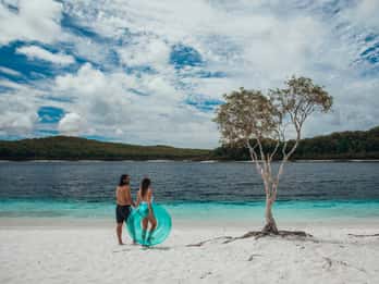 Desde Rainbow Beach: excursión en 4x4 por K'gari (isla Fraser) con almuerzo incluido.